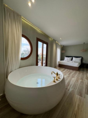 Almas Pyramids View Hotel